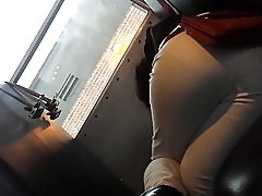 Jit pantat toothed naik bus sekolah