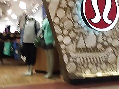 Pengamat tonjolan - tonjolan mencintai penyambut mall