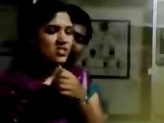 Ciuman India siswa dengan pacar