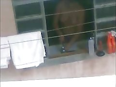 Putri tetangga saya terjebak dalam undang-undang