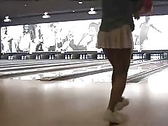 Rika berkedip di bowling