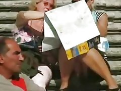 Spy upskirts di depan umum