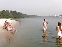 Remaja muda nudist beach