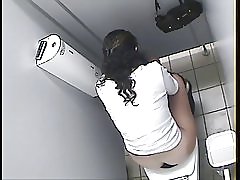 Gadis Arab toilet spy