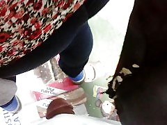 Encoxada untuk milf celana jeans dengan benang