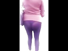 Tangguh milf bagus melihat melalui pantat