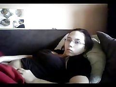Menonton tidak kakak perempuan saya masturbasi. cam tersembunyi