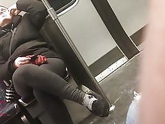Sangat seksi kaki menjuntai menggoda