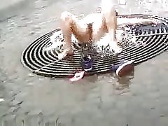 Telanjang di jalan